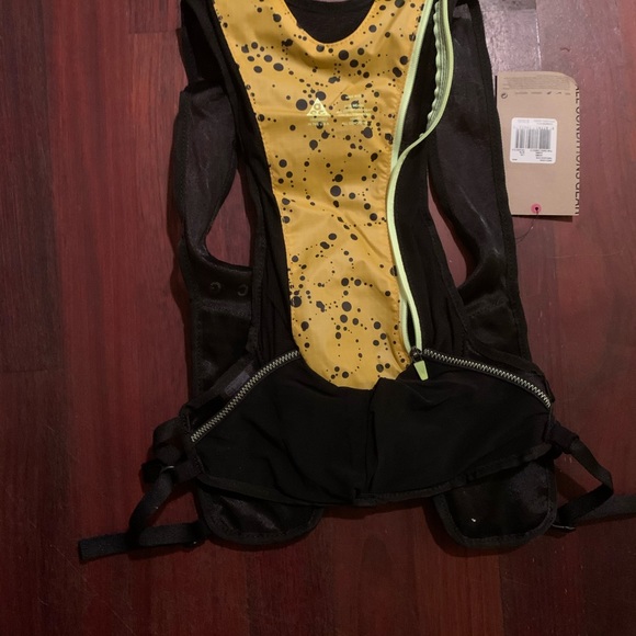 Nike ACG Trail Running Hydration Vest Sz L/XL - Picture 2 of 4